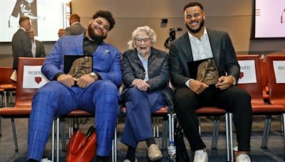 Edwards, Wright presented with Brian Piccolo Awards