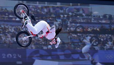 Deng Yawen of China wins freestyle BMX gold, 5-time world champ Hannah Roberts of US crashes out