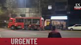 Se prendió fuego una gomería con varios autos adentro en Flores