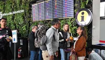 Estas son las compensaciones que le tiene que dar una aerolínea a los pasajeros que se ven afectados por la sobreventa de vuelos