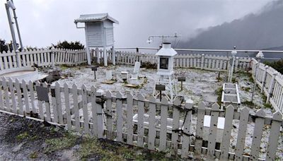 玉山下冰雹「持續15分」！ 超夢幻景色曝光