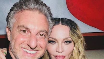Luciano Huck posta foto ao lado de Madonna após show: 'Ajudou a curar um pais dividido'