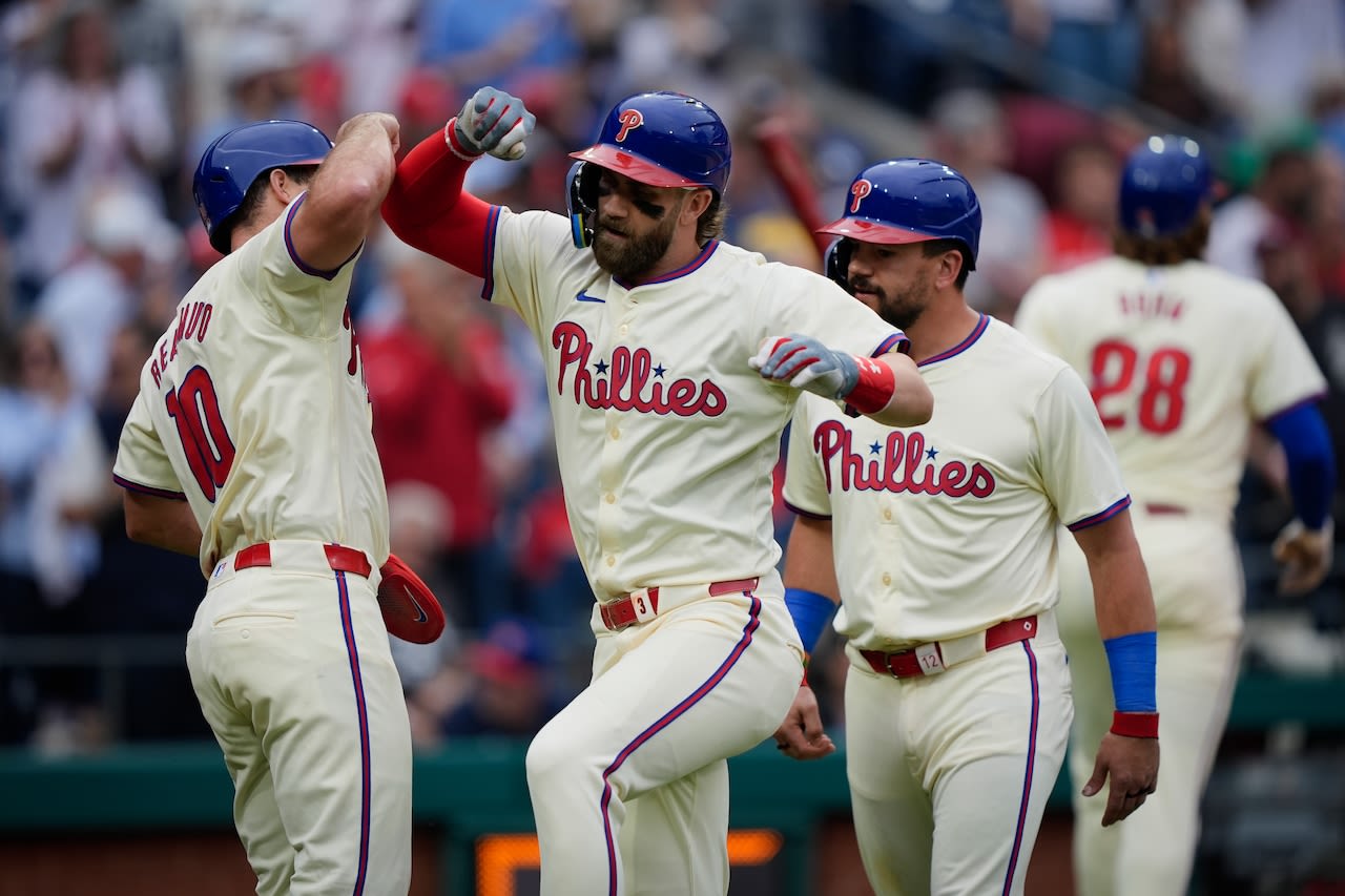 Harper homers, Wheeler fans 11 as Phillies complete sweep of Giants