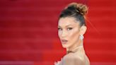 Bella Hadid deslumbra en Cannes con un vestido repleto de transparencias