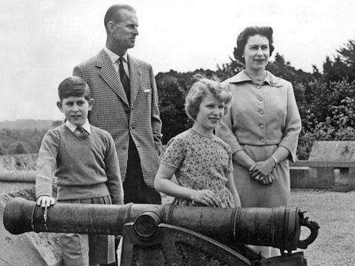 Palast zeigt unbekannte Fotos der königlichen Familie