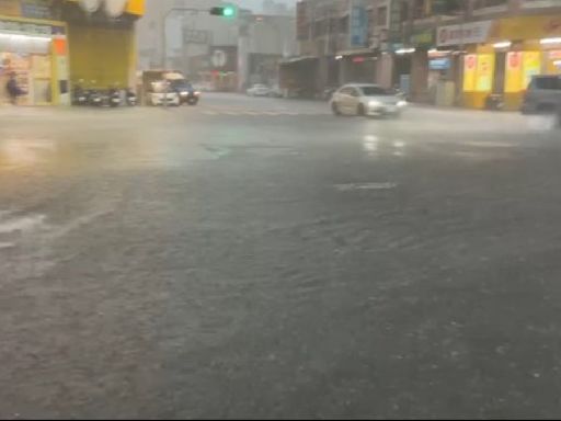 快訊／雷雨狂轟台南11區 積水一度淹腳踝高度