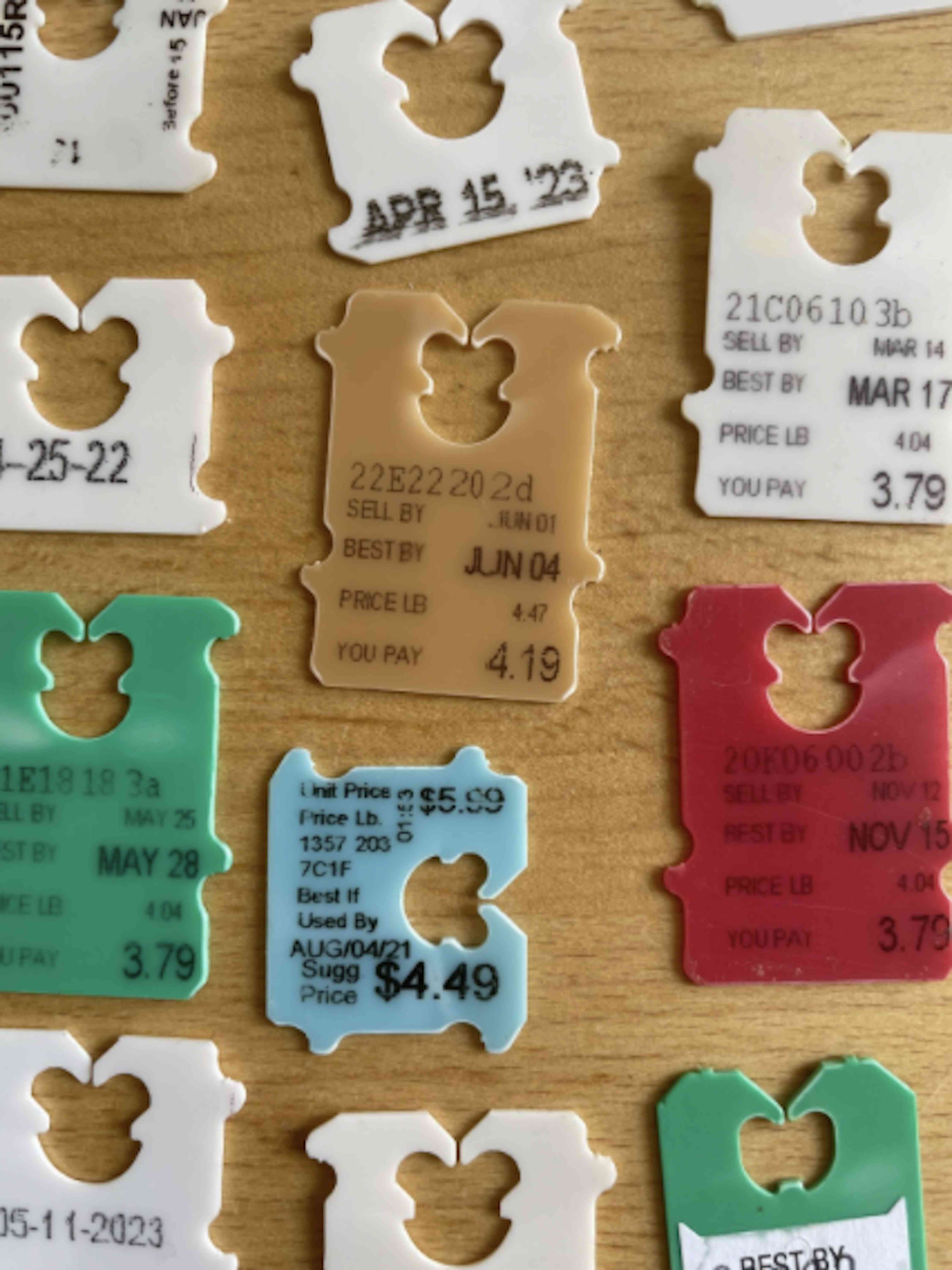 The True Meaning Behind Colored Bread Tags, According to a Food Editor