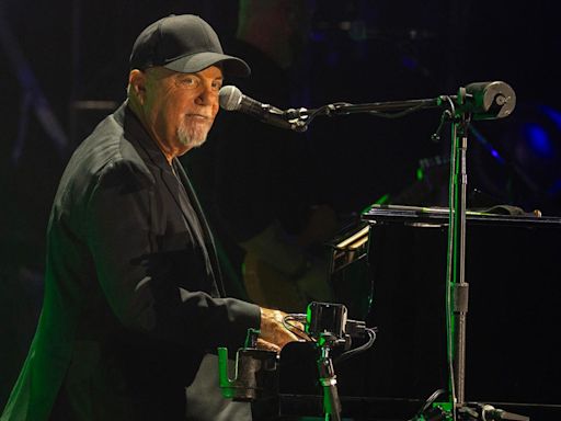 Billy Joel And Stevie Nicks Delight On Stage Together In Chicago