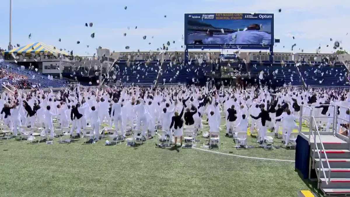 More than 1,000 midshipmen graduate from Naval Academy