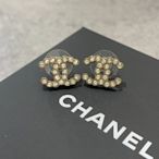 Chanel 耳環 LOGO復古金耳環 《精品女王全新&二手》