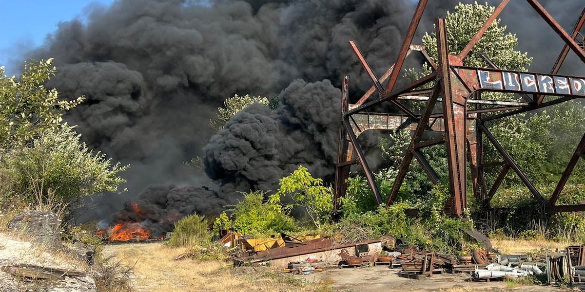 Ross Island fire fills Portland sky with smoke as crews use fireboats to reach flames