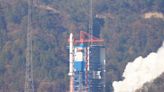 中國火箭搭載衛星升空經台灣中部高空 國防部：大氣層外無危害