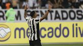 2-1. Botafogo vence con dificultades a Liga de Quito y alcanza al Junior en la cima del Grupo D