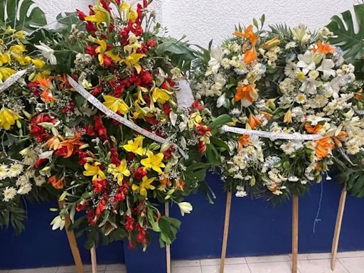 “Hago responsable a Morena”: dejan coronas fúnebres en varias partes de Guanajuato con el nombre de Samantha Smith, candidata del PRI-PAN-PRD a la capital