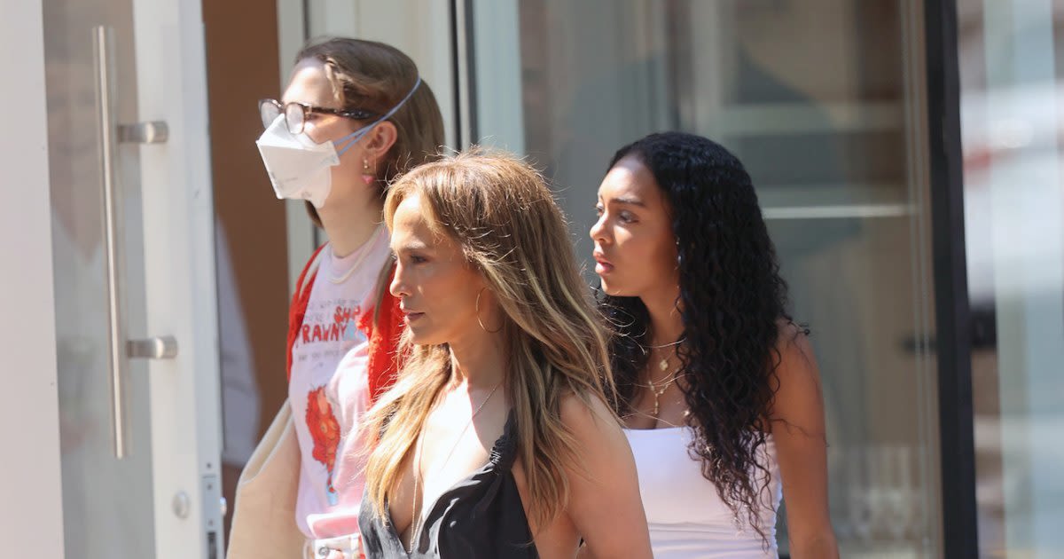 Jennifer Lopez Spends Takes Stepdaughter Violet Affleck to Chanel Store
