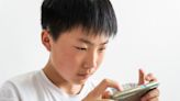 China considers limiting kids' smartphone time to two hours per day