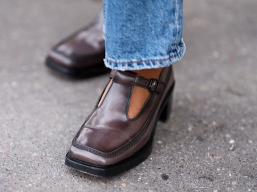 7 shoes that are in right now and 5 that are out, according to stylists and designers