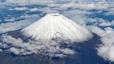 Hallan tres escaladores muertos por paro cardíaco en la cumbre del monte Fuji