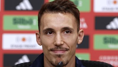 Grimaldo: 'No tengo rivalidad con Cucurella'