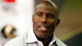 Terrell Davis dice que United lo vetó tras incidente en vuelo