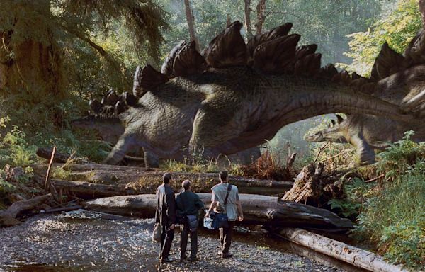 A Sandbar Mishap Forced The Lost World: Jurassic Park To Improvise An Ominous Scene - SlashFilm