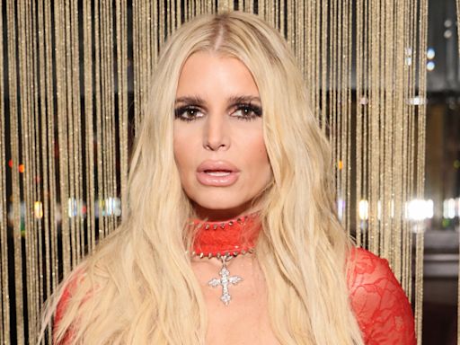 Jessica Simpson slams claims that she’s drinking alcohol again