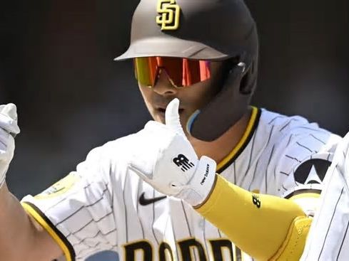 Cronenworth's big hit helps lift the Padres to a 6-4 win over Melvin's Giants