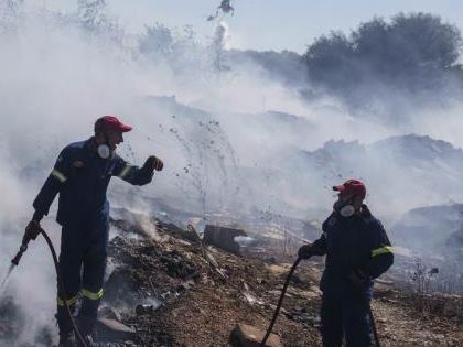 Control exitoso del incendio forestal en Atenas