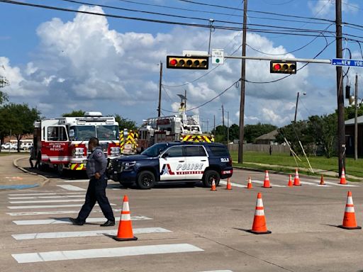 Tragedia en la Secundaria Bowie de Arlington: Estudiante muerto y otro arrestado después de tiroteo