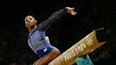 Simone Biles reina en el ‘all around’ y hace más historia