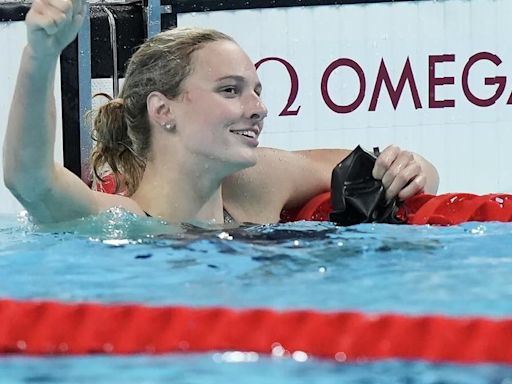 Canadian swimmer Summer McIntosh dominates to win Olympic 400-metre medley gold