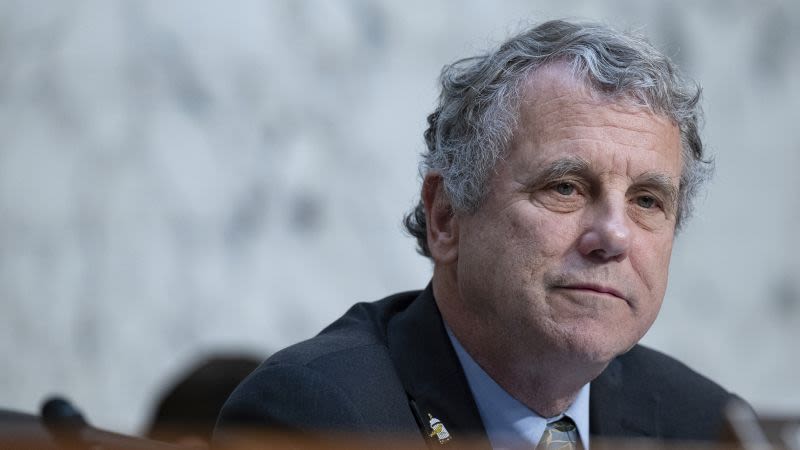 How Sherrod Brown is navigating Harris in GOP-leaning Ohio with Senate at stake | CNN Politics