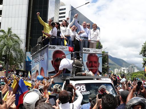 Miles de venezolanos se manifiestan en segundo día por lo que consideran fraude electoral