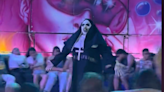 Revelan identidad de la monja de la feria que se ha vuelto viral en TikTok