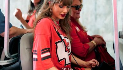 Taylor Swift's Reaction to a Fan's Sign at Kansas City Chiefs Game Is Going Viral