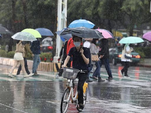 未來一週天氣出爐！熱帶擾動醞釀「中南部恐豪雨襲」 颱風對台影響曝