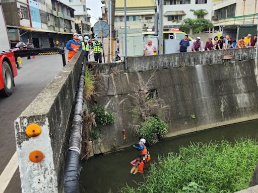 民眾不慎跌入水溝 警消積極協助脫困送醫 | 蕃新聞