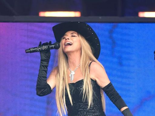 Shania Twain's Glastonbury set leaves fans complaining she's 'been thrown under the bus'