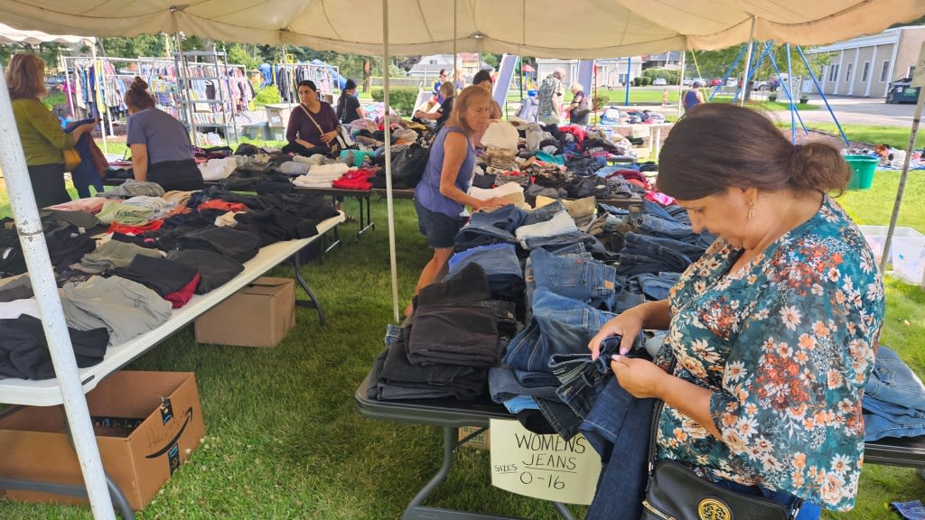 Yard sale to aid Mutual Ground in Aurora an annual tradition for many: ‘This is like a neighborhood thing’