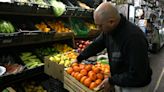 La inflación de alimentos se estabiliza en torno al 4% mensual pero no puede quebrar la inercia | Economía