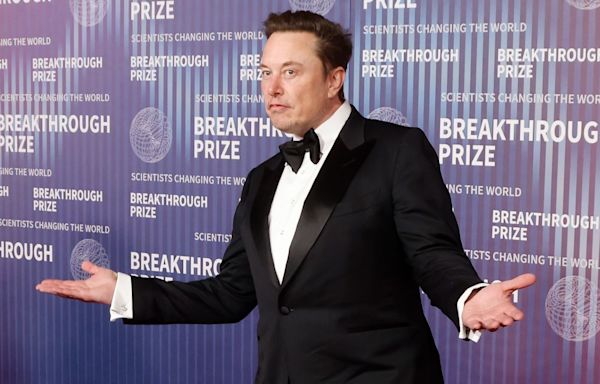 Elon Musk accused of $7.5 billion insider trading in lawsuit from Tesla shareholder