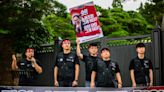 South Korea union pickets outside Samsung chairman's house