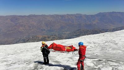 Hallan cuerpo de alpinista en la cumbre más alta de Perú 22 años después