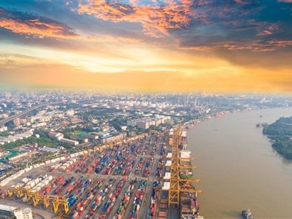 HSBC Research Downgrades COSCO SHIP HOLD to Hold, Lifts OOIL TP