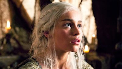 Emilia Clarke sufrió dos derrames cerebrales durante sus inicios en ‘Juego de Tronos’: “Si voy a morir, que sea en directo”