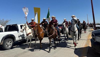 Cruz encabeza cabalgata villista rumbo a Parral