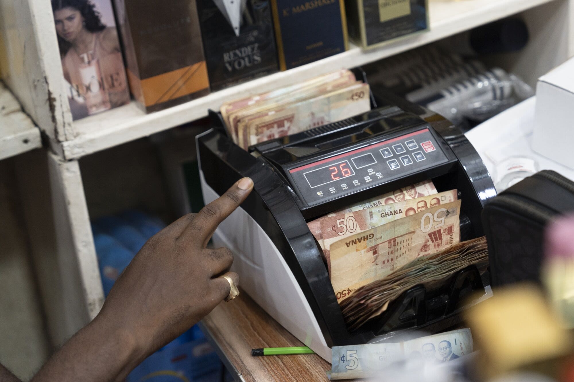 Ghana Says Cedi Speculators Will ‘Suffer’ After Rate Kept at 29%