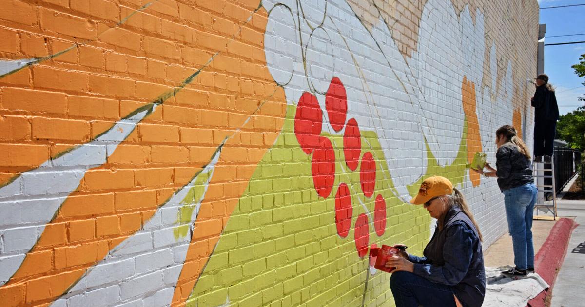 Depicting community in art: Two downtown Scottsbluff murals highlight nature