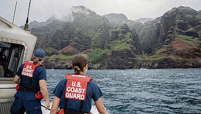 Search suspended for 2 missing in helicopter crash off Na Pali Coast