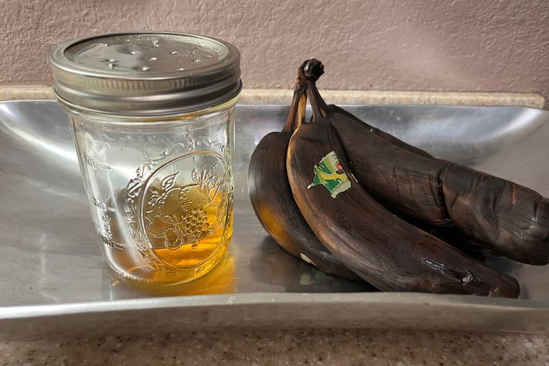 The “Game-Changing” $1 Fruit Fly Hack Hiding in Your Pantry (I’m Using It All Summer!)